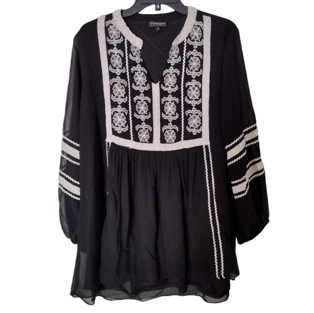 Tunique black & white tunic style top with embroidery style details size Medium